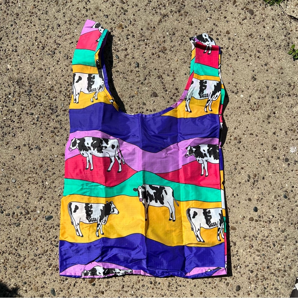 BAGGU Standard in Grazing Cows